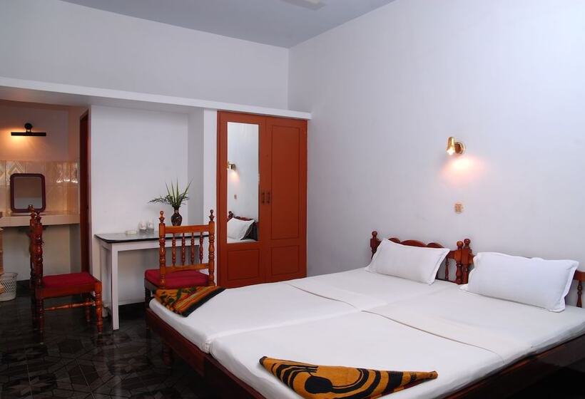 Sea View Palace   The Beach Hotel, Kovalam