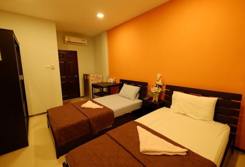 Hotel Amornrat Place