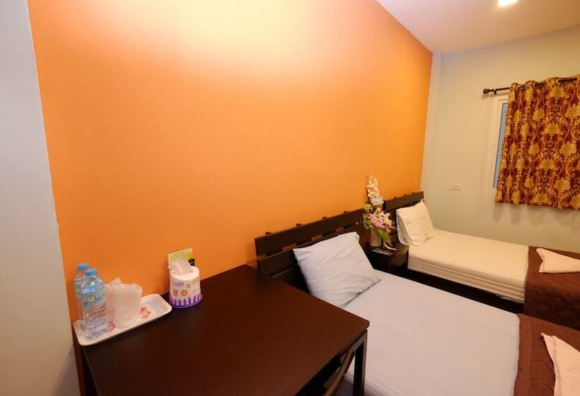 Hotel Amornrat Place