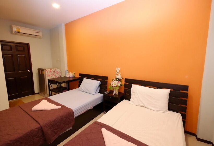 Hotel Amornrat Place