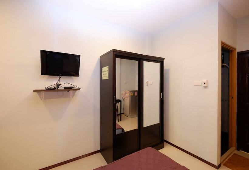 Hotel Amornrat Place