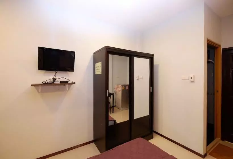 ホテル Amornrat Place