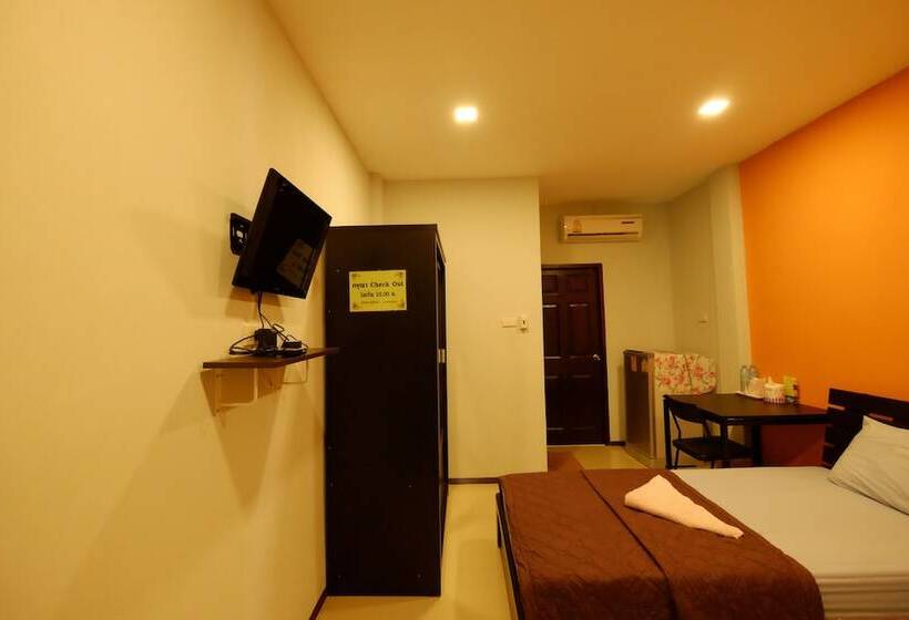 Hotel Amornrat Place