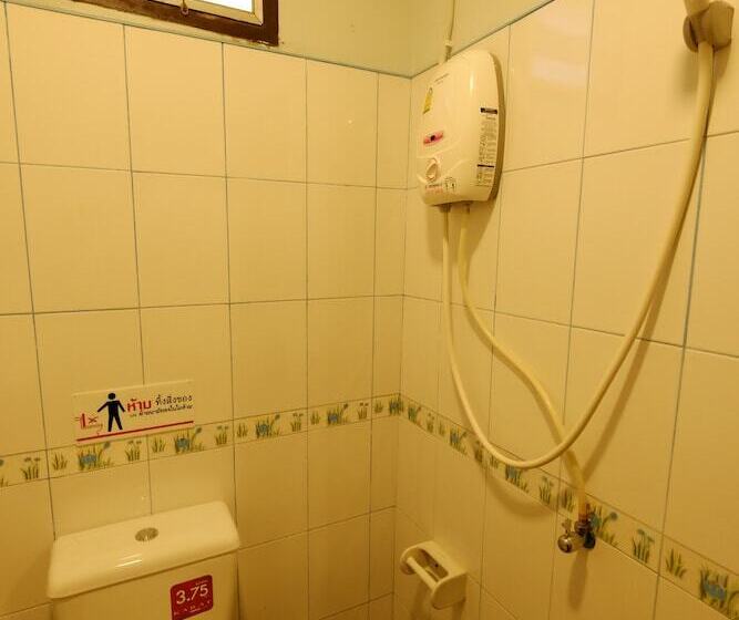 Hotel Amornrat Place