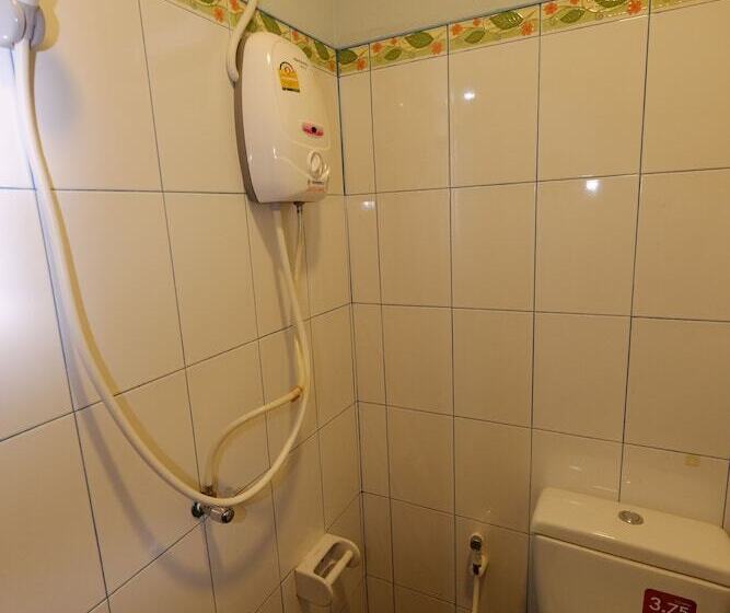 Hotel Amornrat Place