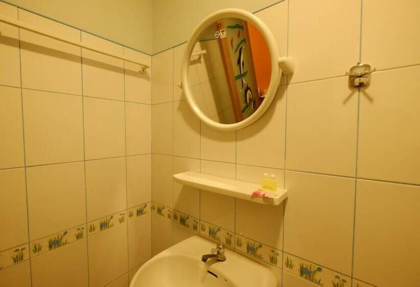 Hotel Amornrat Place