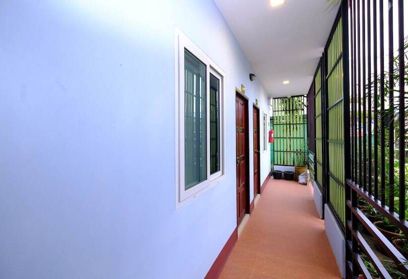 Hotel Amornrat Place