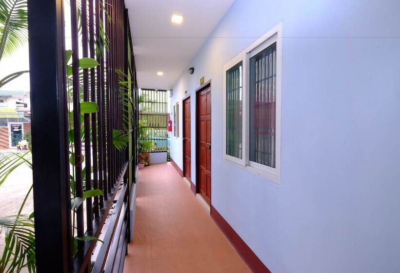 Hotel Amornrat Place