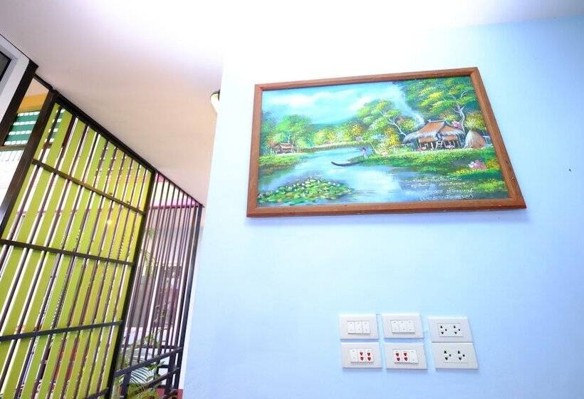 Hotel Amornrat Place