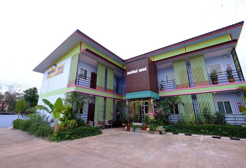 Hotel Amornrat Place