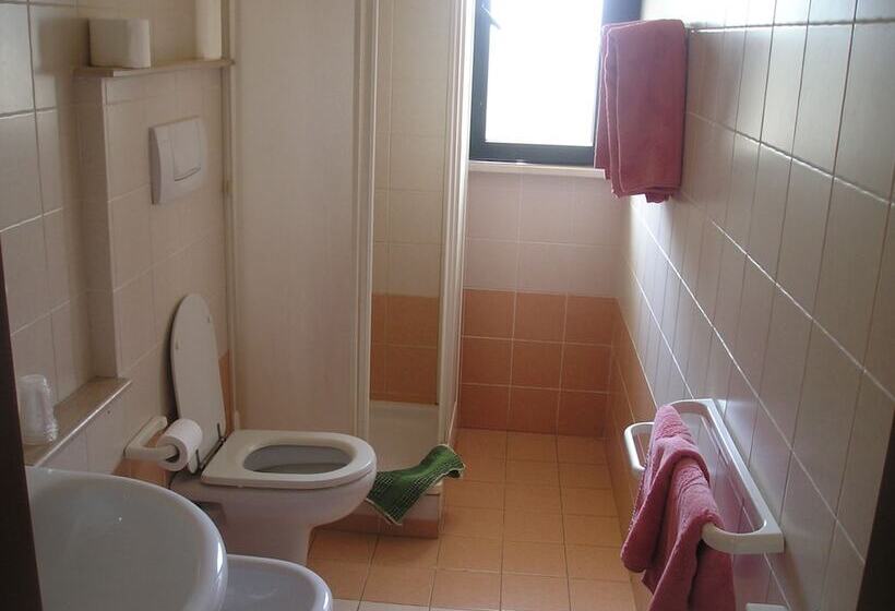 ホテル De La Ville