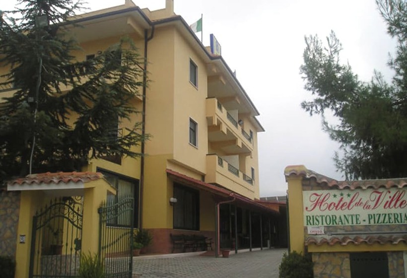 ホテル De La Ville