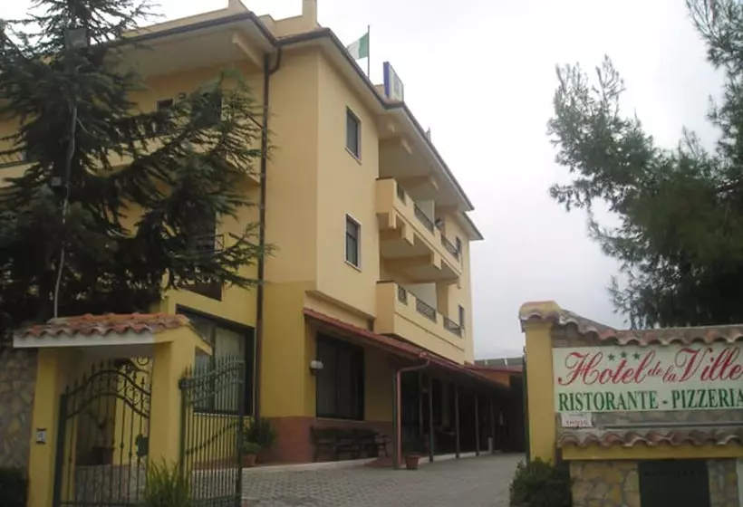 ホテル De La Ville