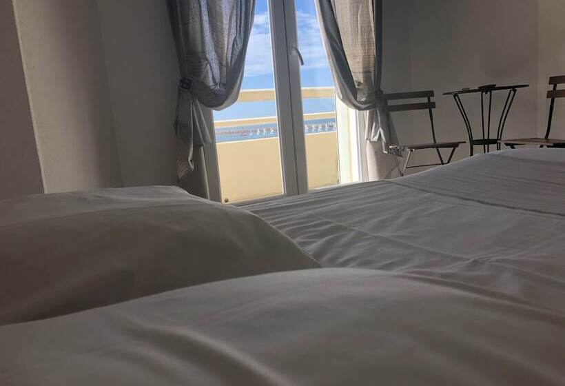 Отель Le Carnon