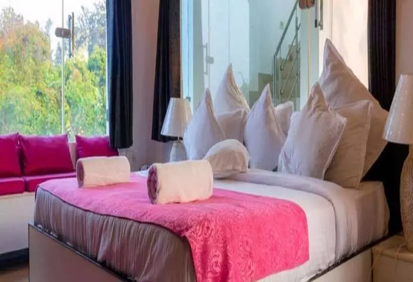 هتل Midwood Breeze By Opensky