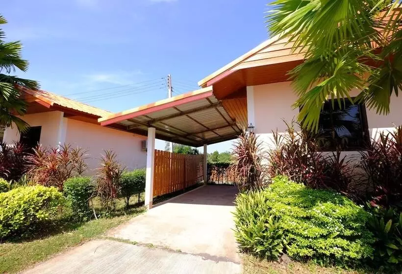 ホテル Paktraporn Resort