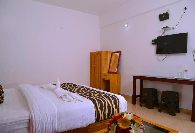 Hotel Pine Tree Munnar