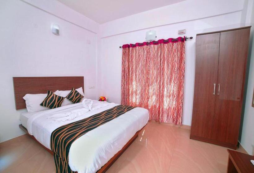 Hotel Pine Tree Munnar