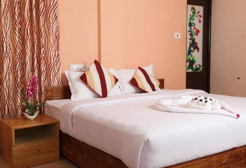 Hotel Pine Tree Munnar