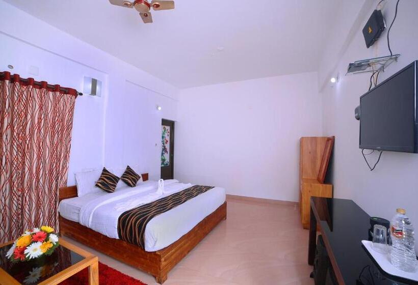 Hotel Pine Tree Munnar