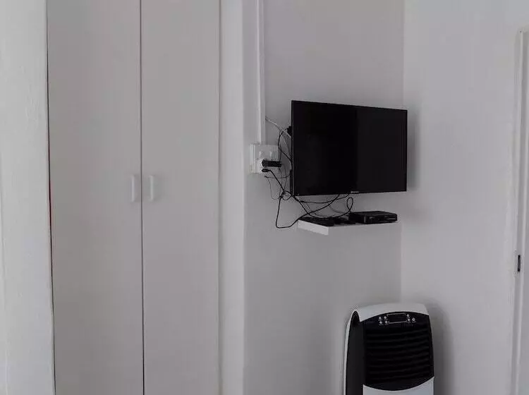 Majatalo Joezebel Guesthouse