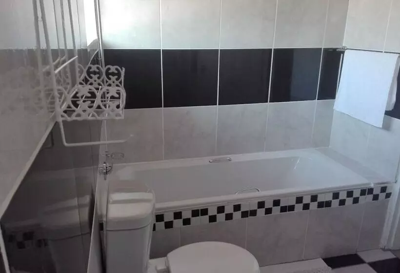 Majatalo Joezebel Guesthouse