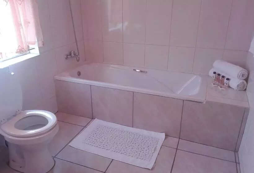 Majatalo Joezebel Guesthouse