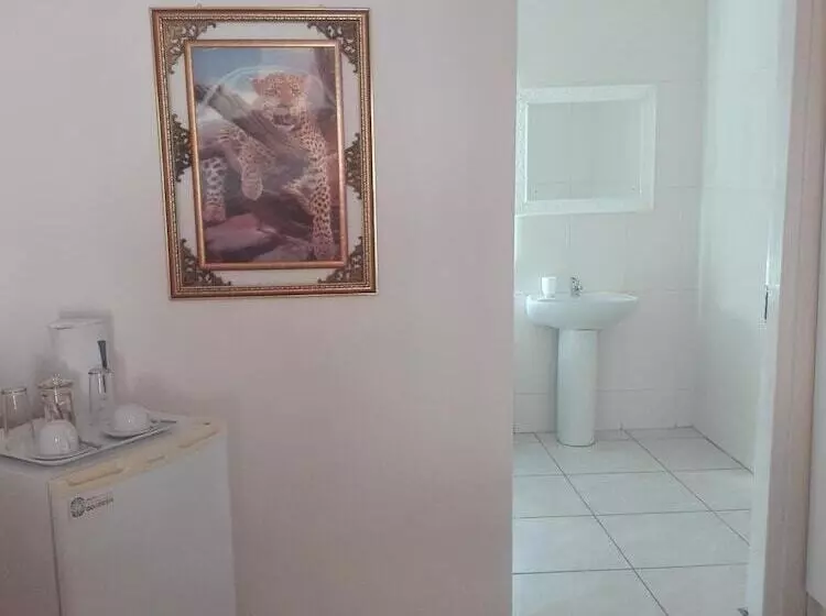 Majatalo Joezebel Guesthouse