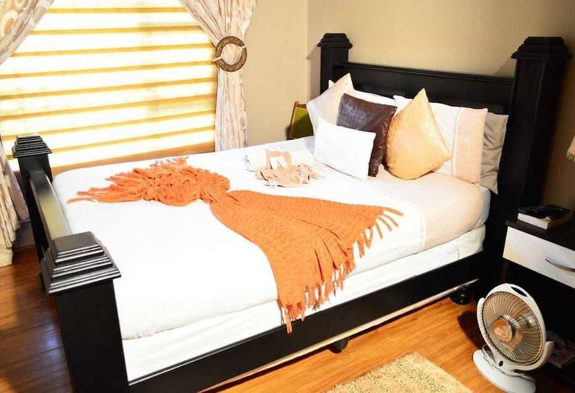 ペンション Unathi Guest Lodge