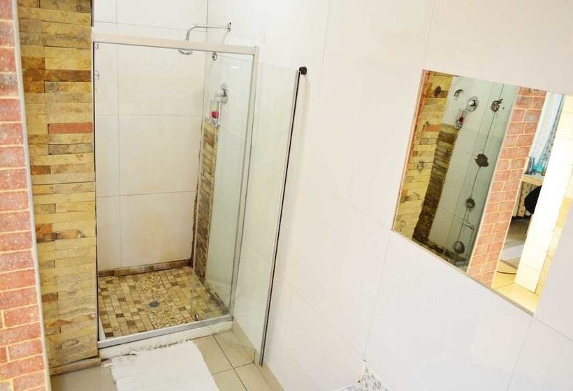 ペンション Unathi Guest Lodge