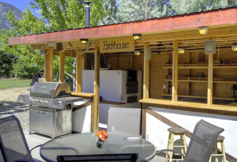 צימר Crowsnest Vineyards Guesthouse