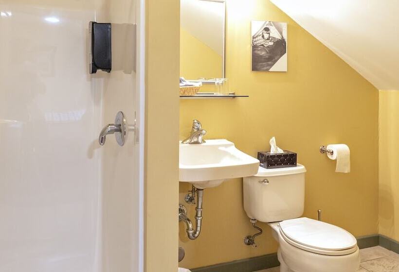 צימר Crowsnest Vineyards Guesthouse