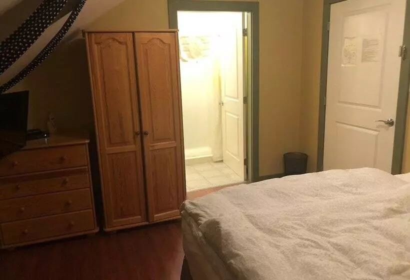 Bed and Breakfast Crowsnest Vineyards Guesthouse