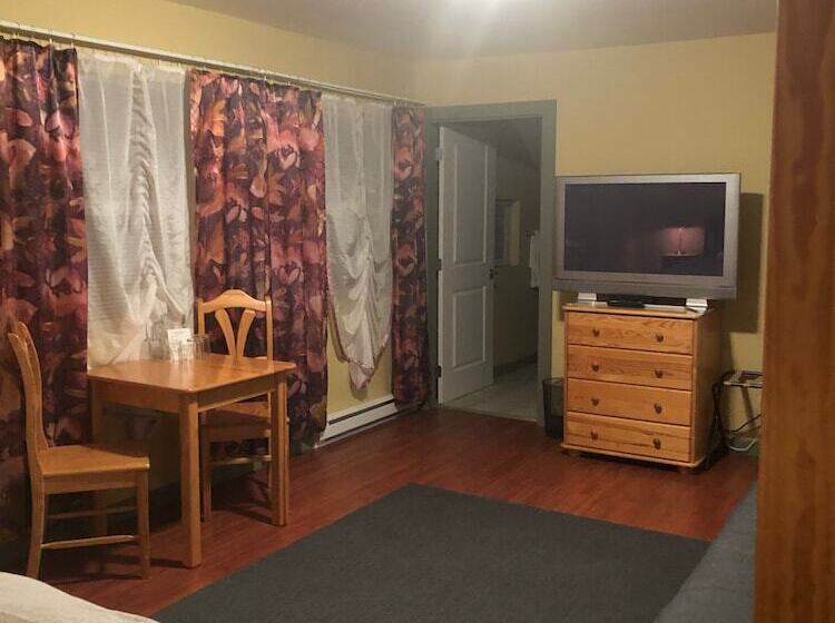 צימר Crowsnest Vineyards Guesthouse