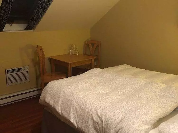 Bed and Breakfast Crowsnest Vineyards Guesthouse