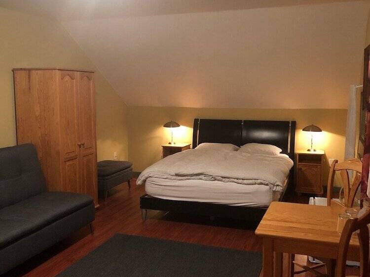 צימר Crowsnest Vineyards Guesthouse