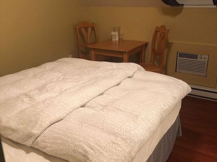 צימר Crowsnest Vineyards Guesthouse