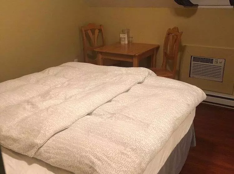 Bed and Breakfast Crowsnest Vineyards Guesthouse