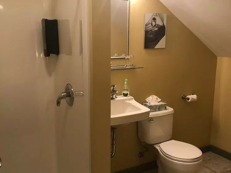 Bed and Breakfast Crowsnest Vineyards Guesthouse