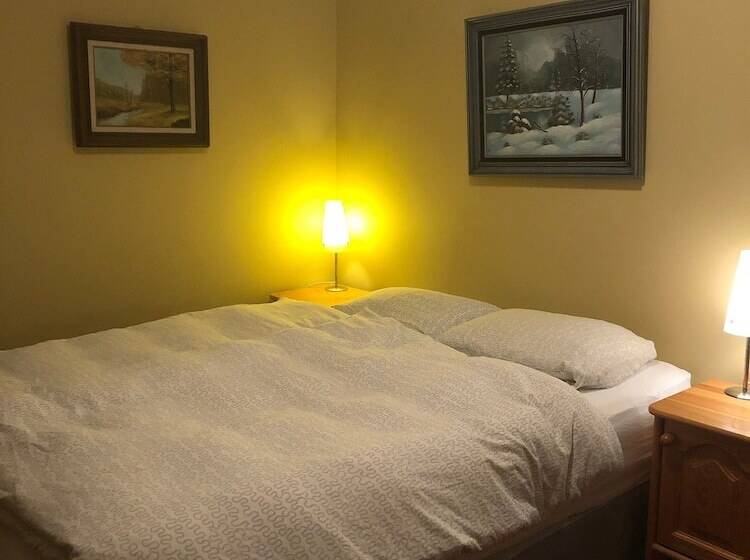 צימר Crowsnest Vineyards Guesthouse