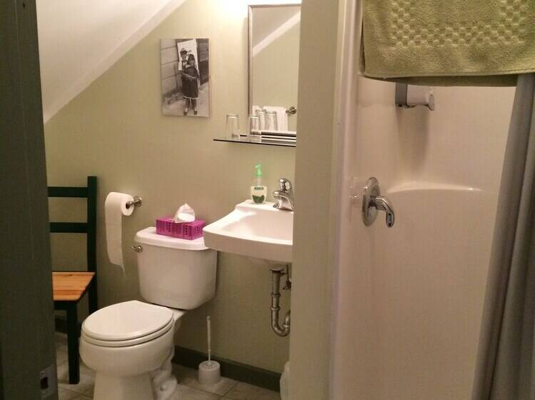 צימר Crowsnest Vineyards Guesthouse