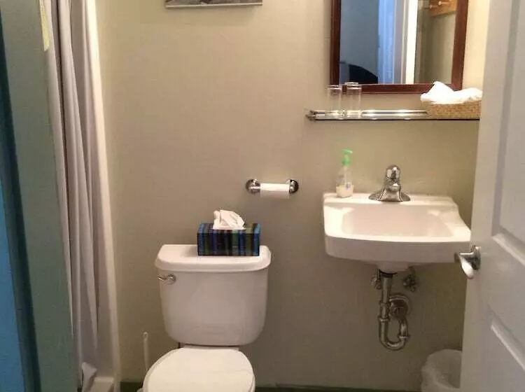 Bed and Breakfast Crowsnest Vineyards Guesthouse