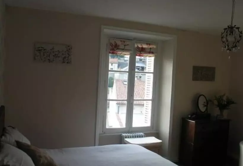 ベッドアンドブレックファースト Le Voltaire