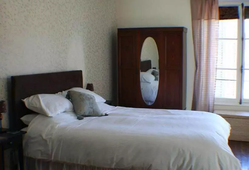 ベッドアンドブレックファースト Le Voltaire