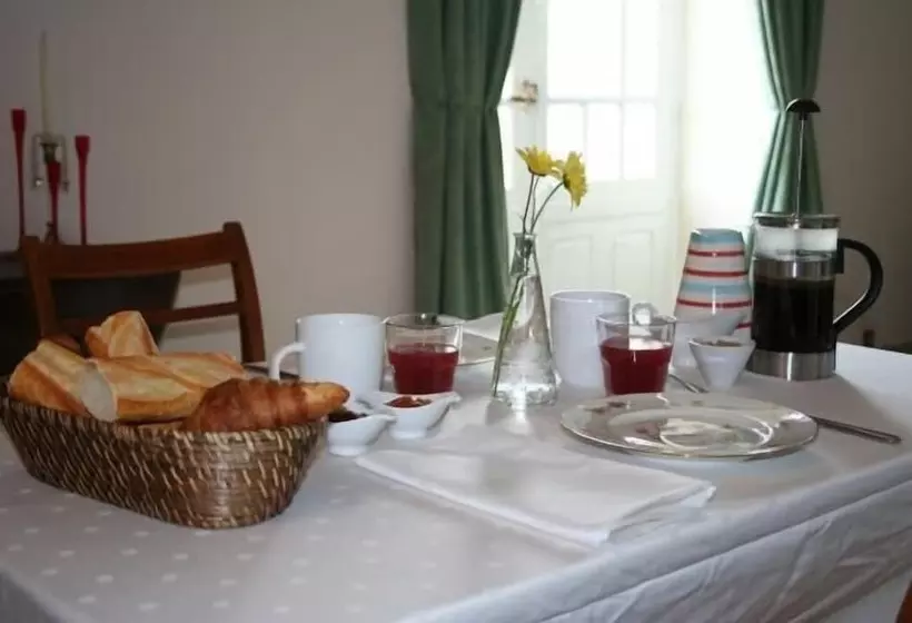 ベッドアンドブレックファースト Le Voltaire