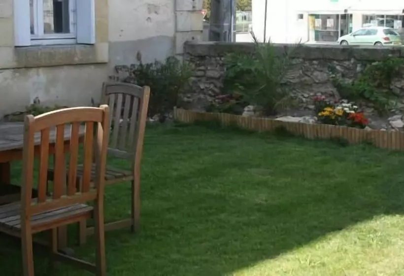 ベッドアンドブレックファースト Le Voltaire