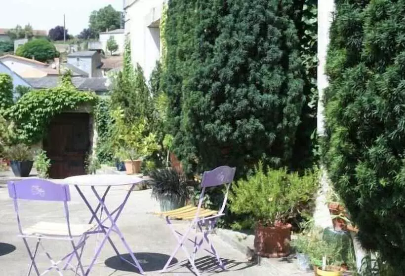 ベッドアンドブレックファースト Le Voltaire