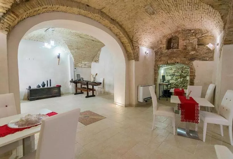 Aamiaismajoitus (B&B) Residenza La Nivera