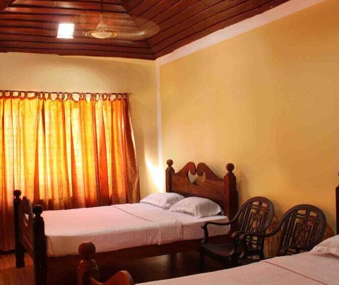 هتل Chandragiri Bungalow