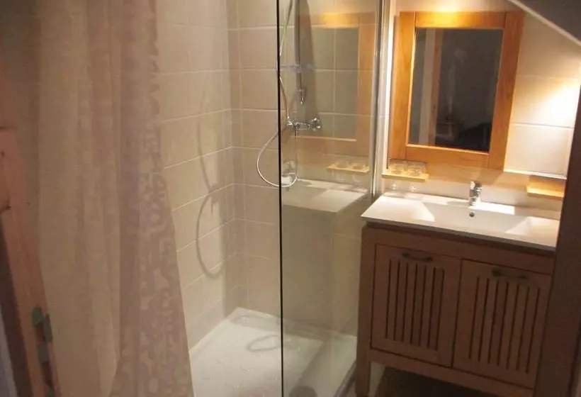 ペンション Gîte Auberge L Oustalet